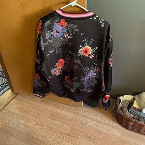 Silk like jacket good condition.  Just the thing for cool spring nights